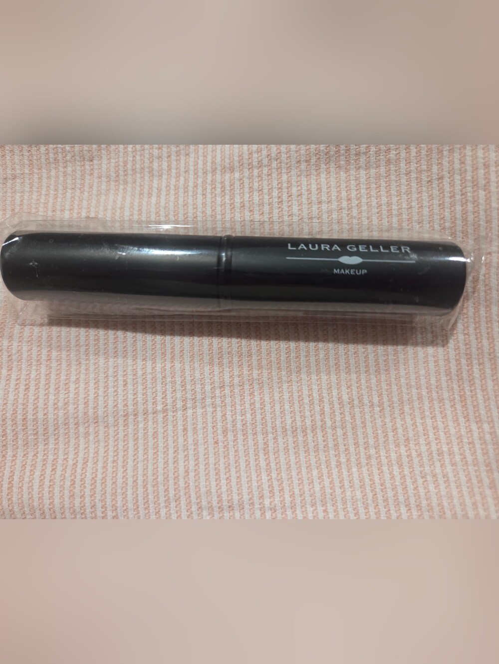 Laura Geller Retractable Baked Powder Brush - Picture 1 of 2